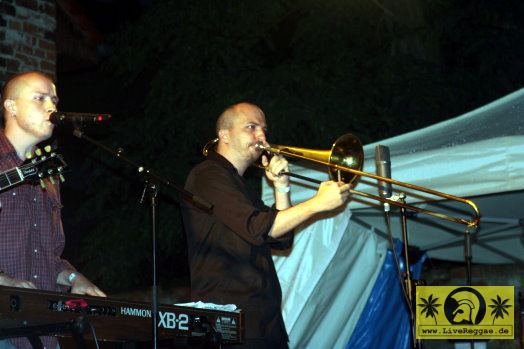 The Stingers ATX (USA) 9. This Is Ska Festival - Wasserburg, Rosslau 25. Juni 2005 (3).jpg